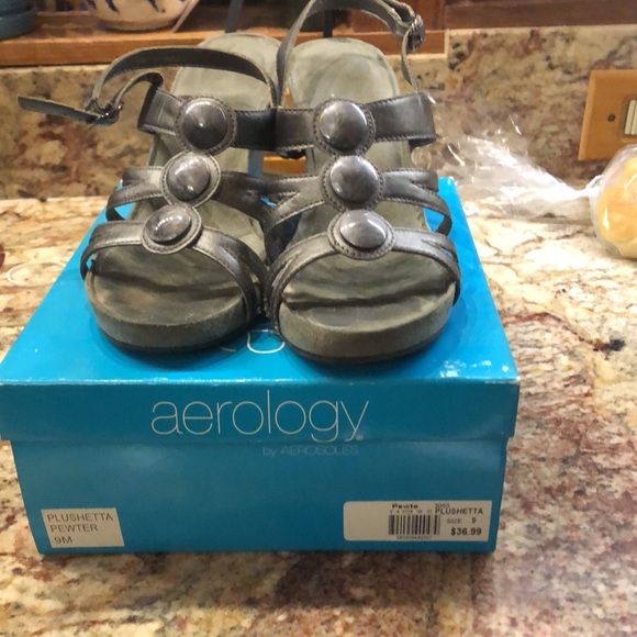 Kaki Green 9 M Sandals; Cute and Comfy; Good Condition; original box! - Picture 1 of 5